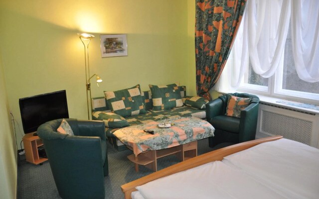 Hotel Pension Savoy