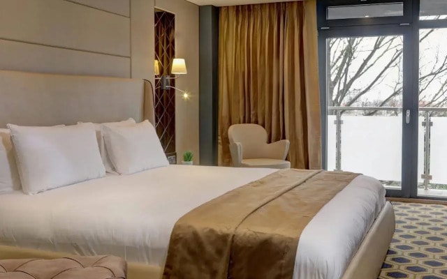 Putney Hotel