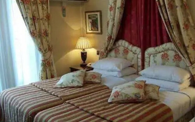 Gallery Hotel