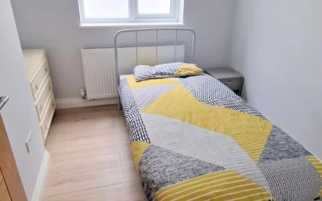 2-bed House - Sleeps 5 & Central Links
