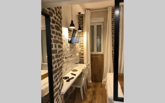 Studio Cinq Diamants, Neuf Tout Equipe