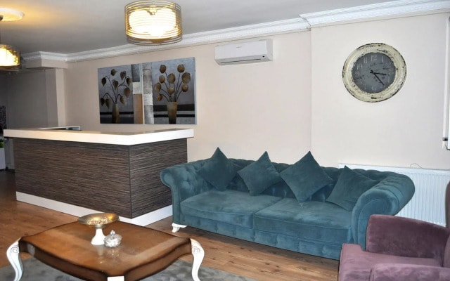 Overland Residence