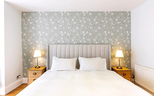 Charming Two-Bedroom Flat in West Hampstead