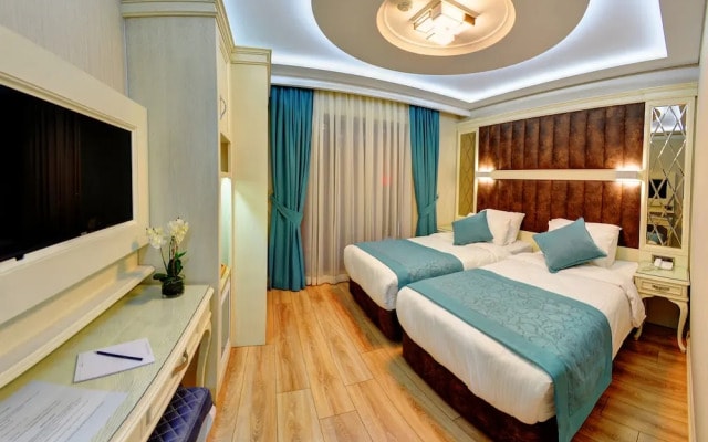 Novelty Hotel
