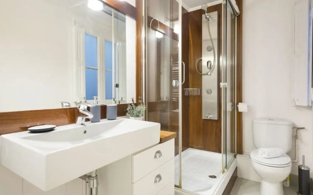 Urquinaona Apartment