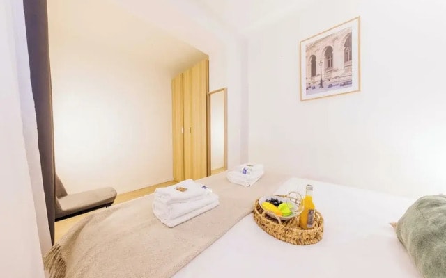 Beautiful Apartment at Gare de L'est Republique