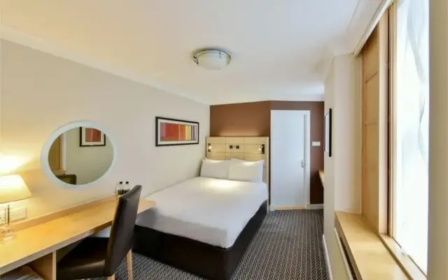 Strand Palace Hotel