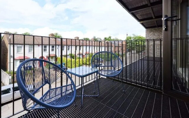 The South Wimbledon Hideout - Fancy 1bdr Flat With Balcony
