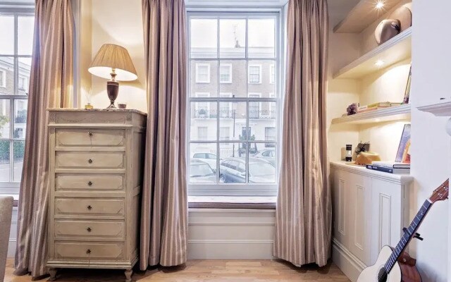 Lamont Street Apartment
