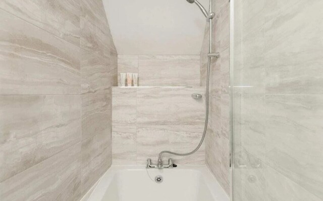 The Leyton Midland Escape - Modern 2BDR Flat with Garden