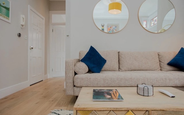 Modern 3 Bedroom Flat in West Hampstead