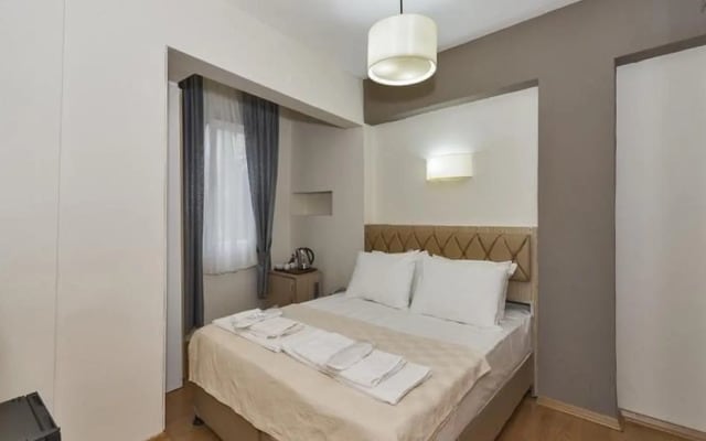 Metrolux Hotel
