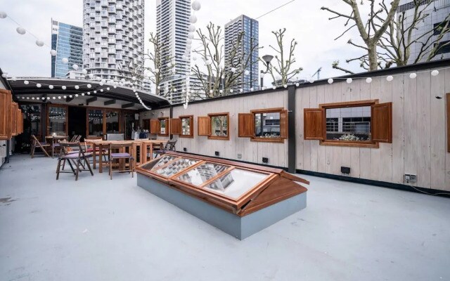 Luxury Canary Wharf House Boat Room 1