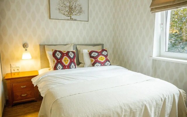 Charming 1BD Old Town Apartment by Hostlovers