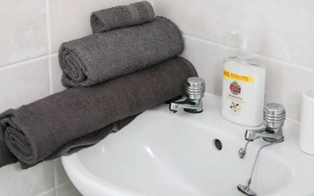Cosy Flat - Access to City Centre/Airport/Stadiums