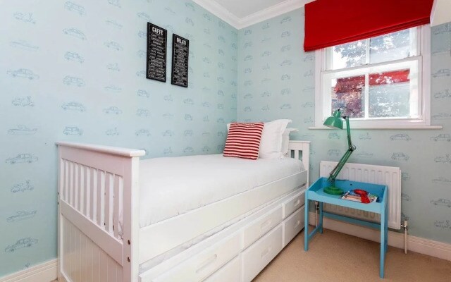 Putney Bridge Place
