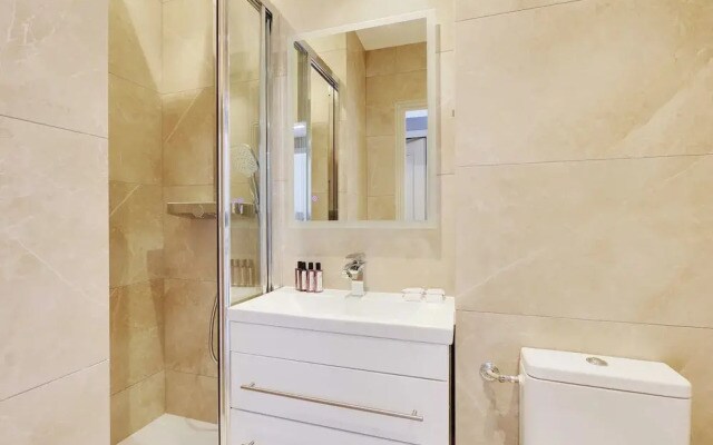 Cosy Apartment With Balcony - 2br/6p- La Roquette