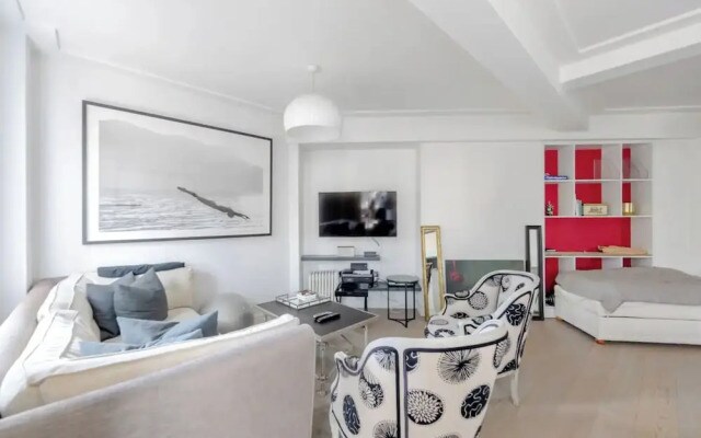 Sleek & Stylish 1BD Flat w/ Balcony - Kings Road