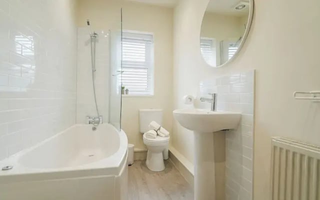 Crookes Gem with Garden & Alpacas Nearby