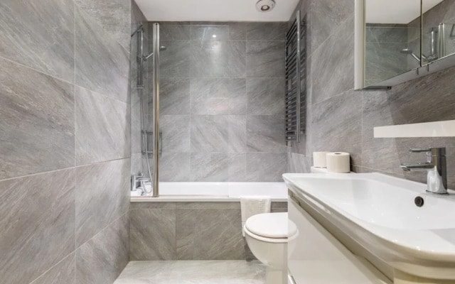 Elegant 2BD Flat 5 Mins to Kensington Gardens!