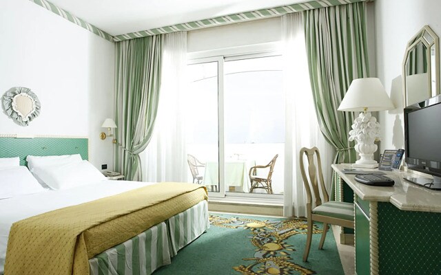Aris Garden Hotel