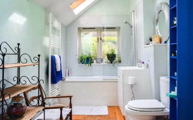 Tranquil 1 Bedroom Oasis in London With Garden