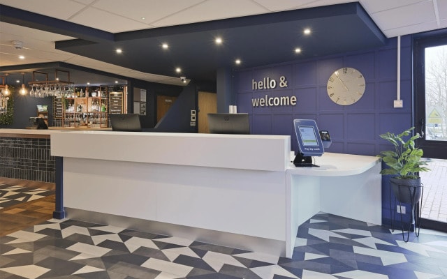 Отель Travelodge Liverpool Central Queens Dock and Arena