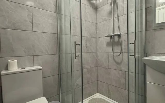 Charming Wallington Apartment With Hot Tub