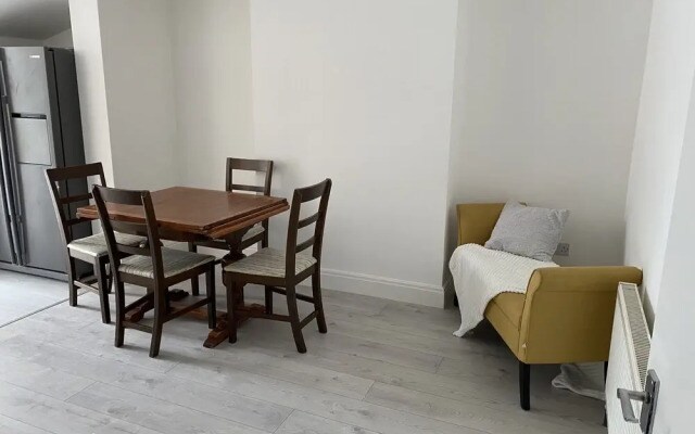 Modern Apartment in Nice Area in South London