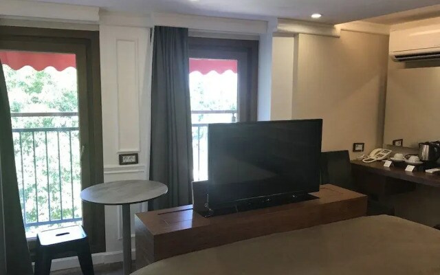 Old Port Hotel Suit