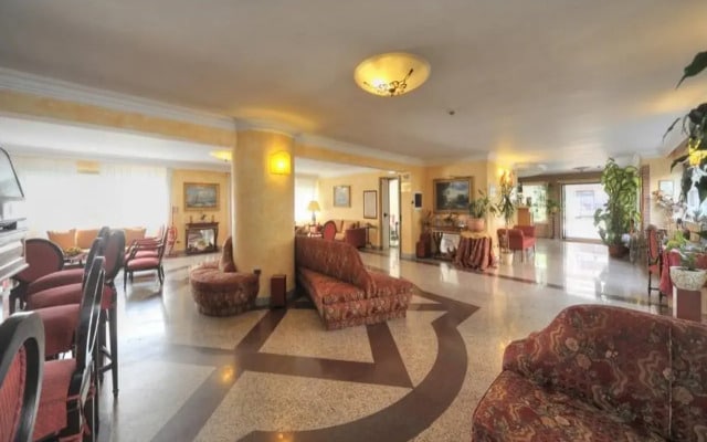 Aurora Garden Hotel