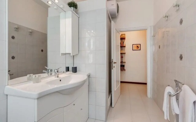 Nice and Bright 2 Beds Flat Near San Giovanni