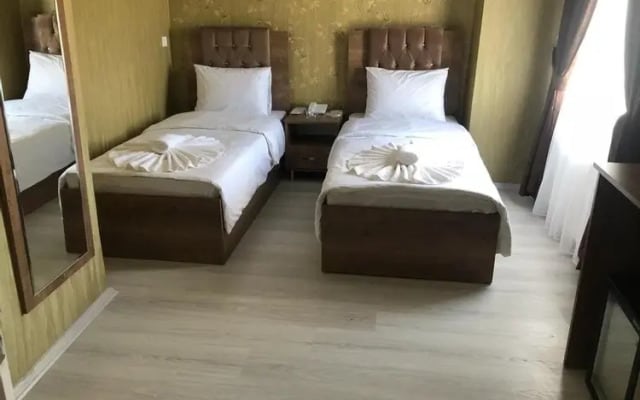 Big Molls Hotel