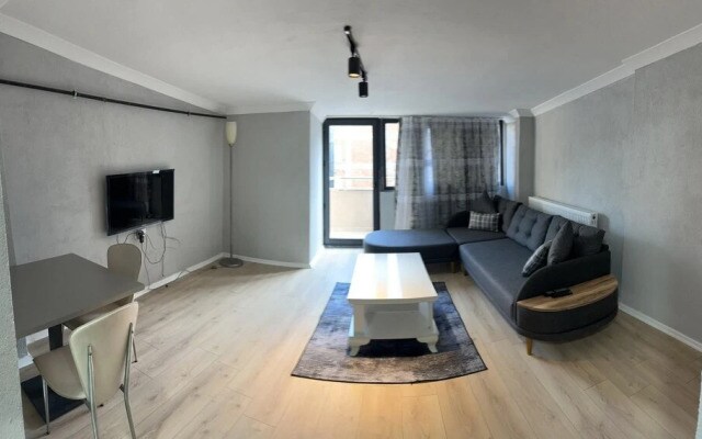 Modern Apartment with Balcony in Esenler