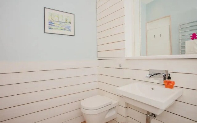 Spacious 2 Bedroom Flat With Communal Garden