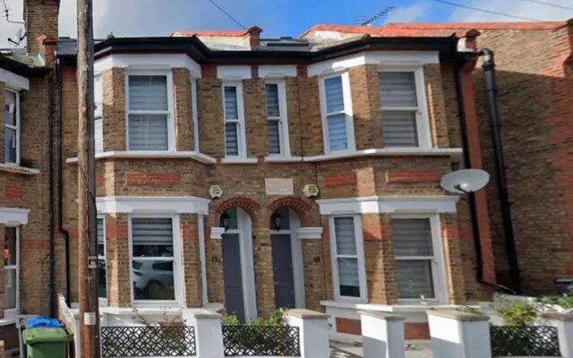 Surbiton Luxury Garden House 19A
