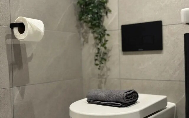 2 Bed Flat - Sleeps 4 - Parking - Wifi