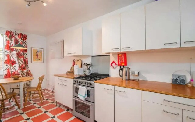 Homely and Spacious 4 Bed, up to 7 Guests, Dalston