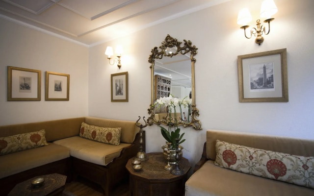 Hotel Sari Konak