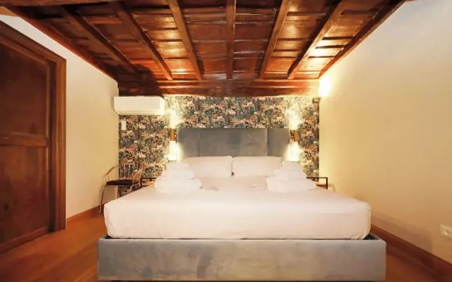 Golden Pantheon Rooms