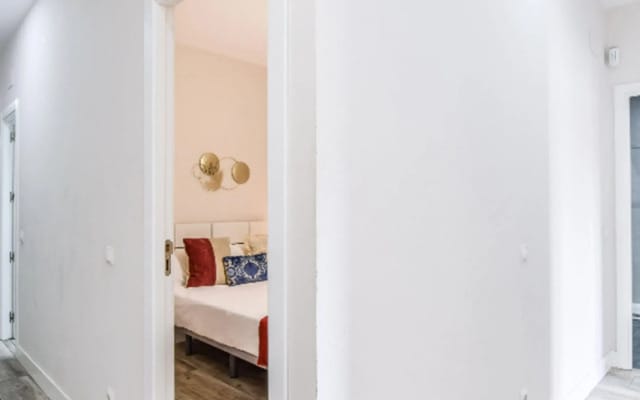 Retiro V in Madrid with 4 bedrooms and 2 bathrooms
