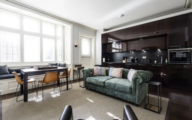 The Berkeley Square Suite