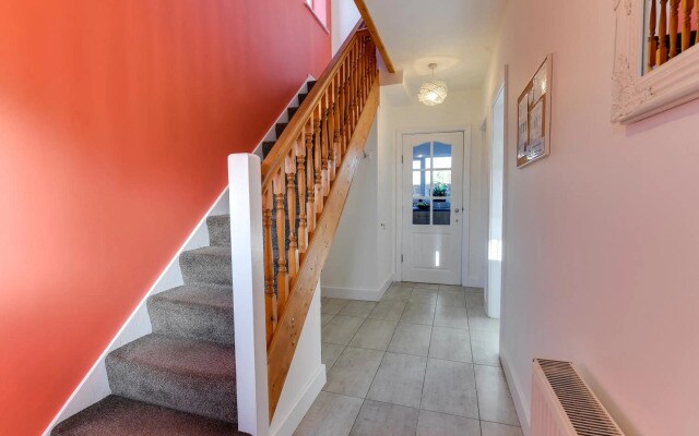 3 Bedroom Highfield House, Free Parking, Wigan, Sleeps 5
