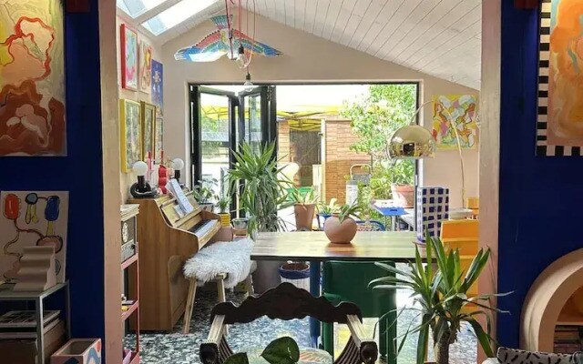 Klein House Clapton Sleeps 2-piano-patio-mirrorbed
