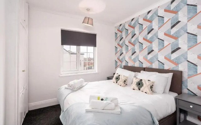 Contractor & Leisure & Airport & Central Location & Free Parking