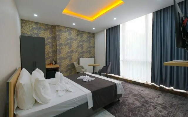 Minimalist Suit Otel