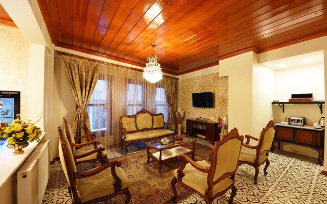 Elyka Hotel