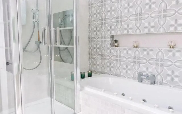 Blissful Bradford Apartment - City Center Gem