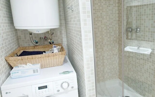 Roger de Lluria Design Aparments