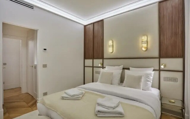 Elegant Flat Matignon Avenue Faubourg St Honore